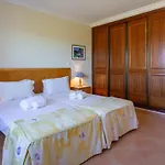 2bdr Duplex W Ac & Pool In By Lovelystay